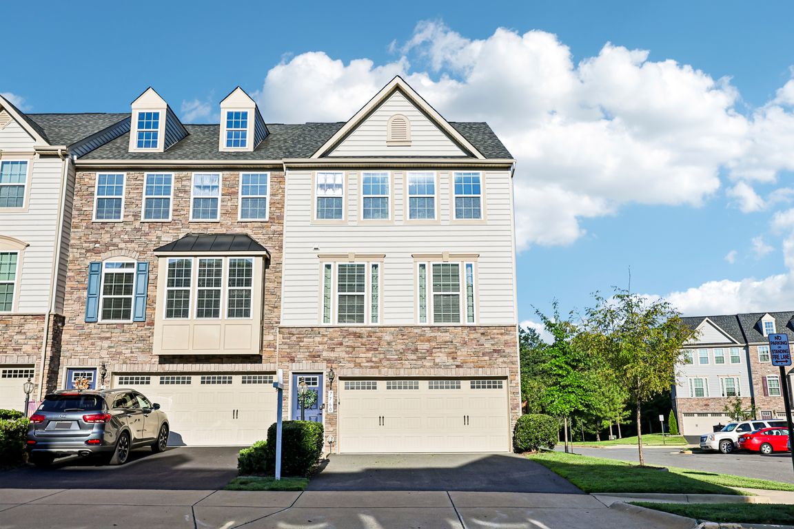 Milton Cir-S2008-001.jpg