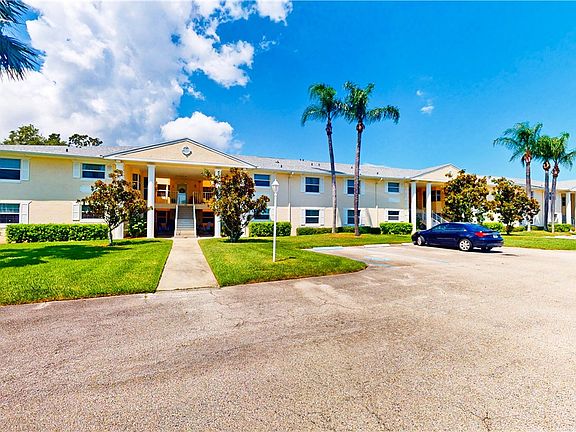 3rd image of 402 Grove Isle Cir Unit 402