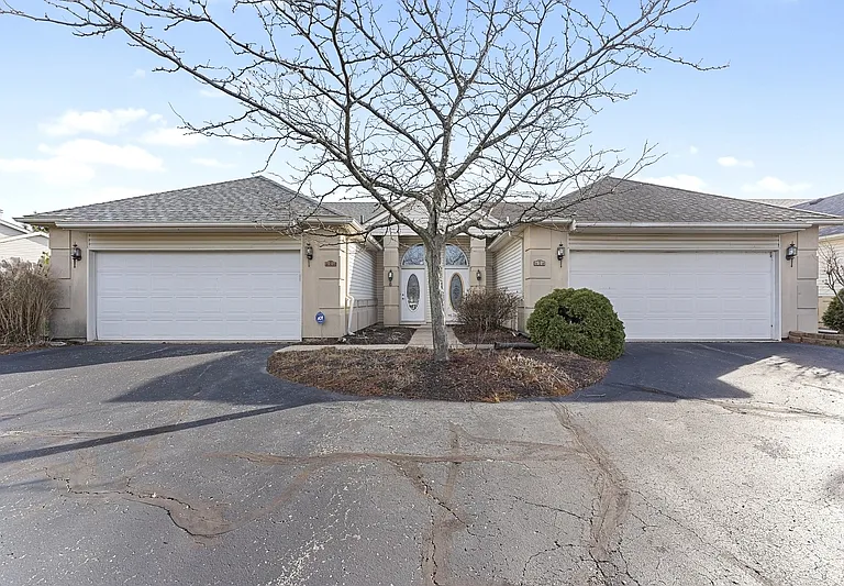 1009 Shadow Ln — Photo 1