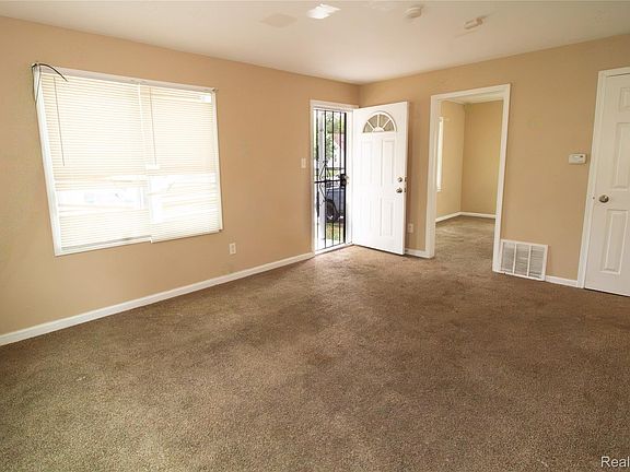5th image of 12324 Lansdowne St