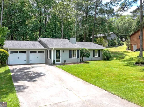 210 Victoria Dr, Ellenwood, GA 30294