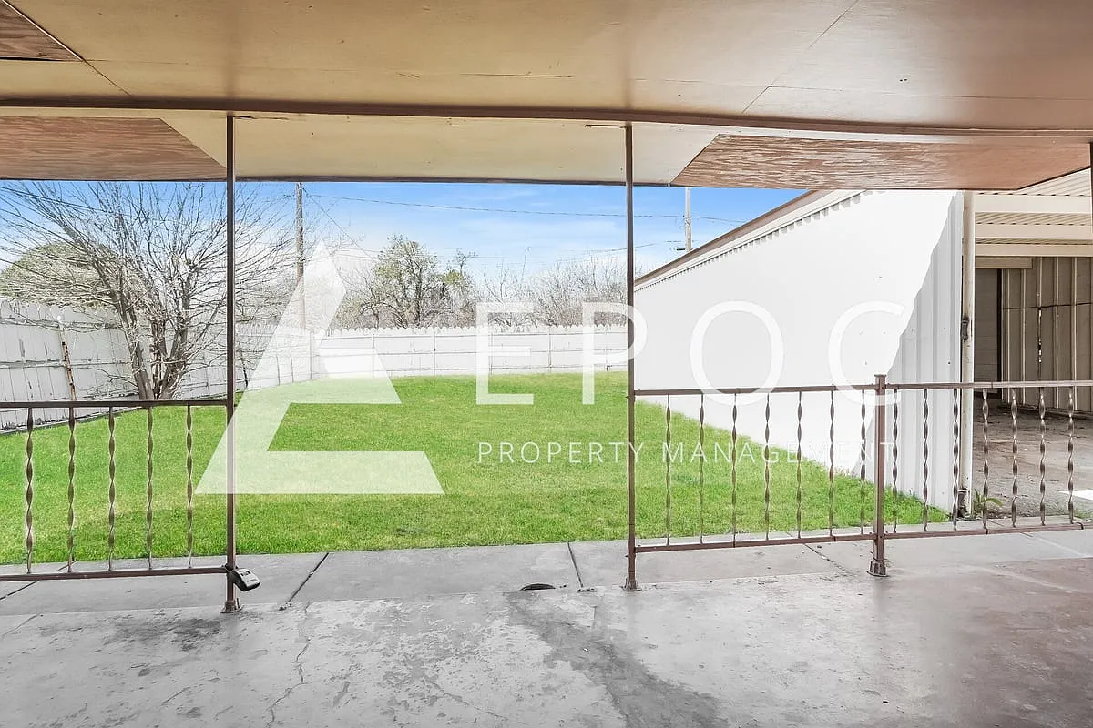 2114 Polk St — Photo 3