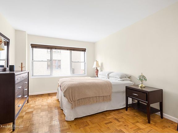 5th image of 311 E 71st St APT 2A