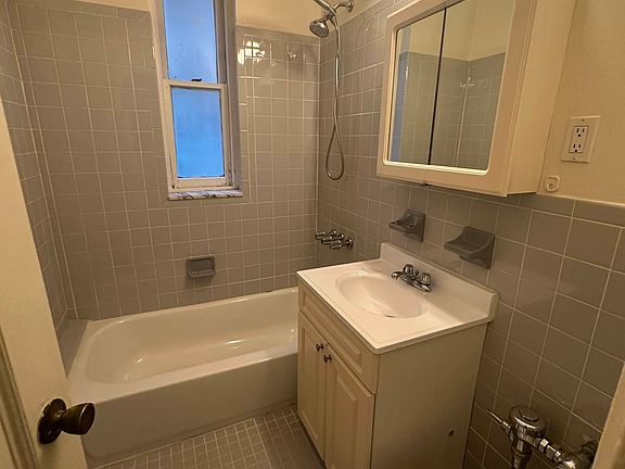 4th image of 66 W 88th St #1A