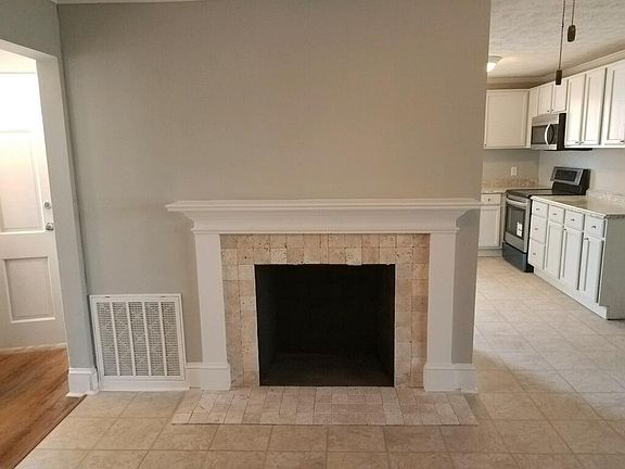 3rd image of 124 S 1st St