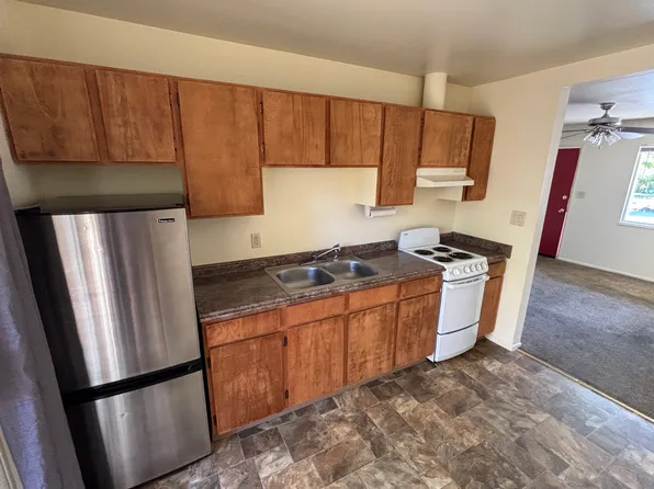 315 3rd St APT 4, Yreka, CA 96097