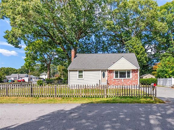 4th image of 73 Salix St