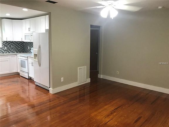5th image of 710 W Deer Lake Dr
