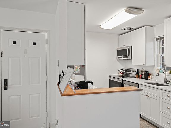 4th image of 1636 W Abingdon Dr APT 203