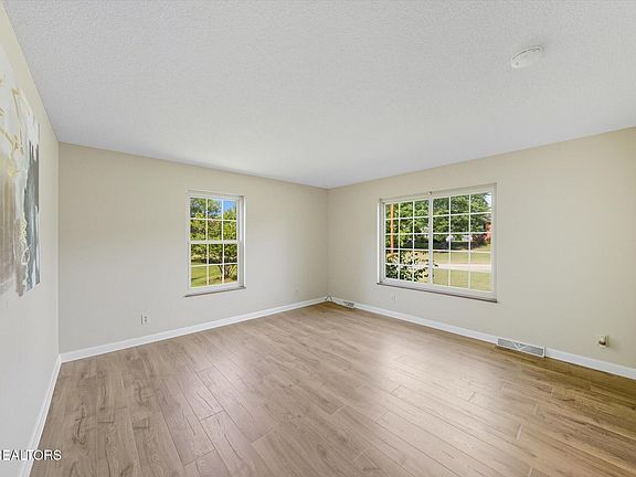 5th image of 319 Kenmark Dr