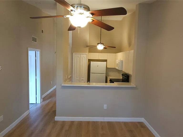 1662 SE 27th Dr #208 — Photo 15