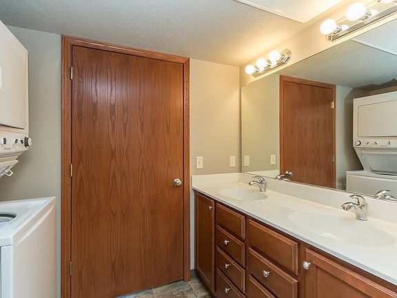 5th image of 125 Hyland Ave Unit 301