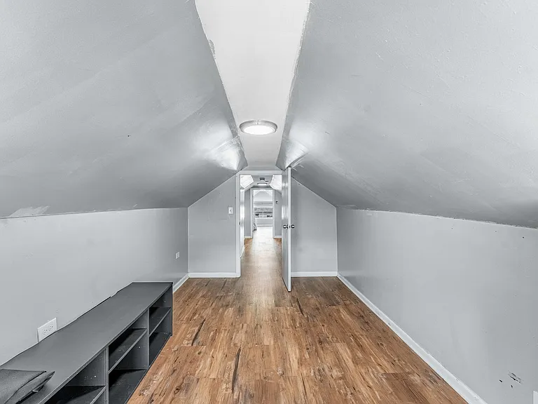 7008 S Oakley Ave — Photo 18