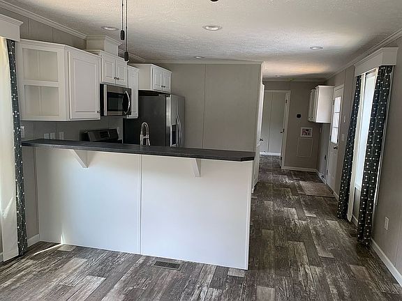 4th image of 31 Pine Haven Dr