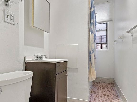 5th image of 258 W 117th St APT 42W