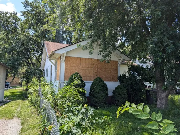 1837 E Walnut St, Des Moines, IA 50316