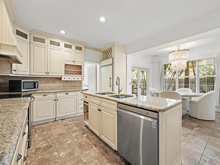 230 Park Ave — Photo 6