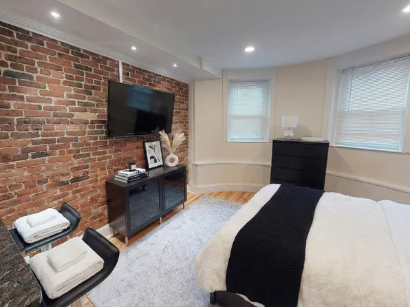 70 Babcock St #8, Brookline, MA 02446