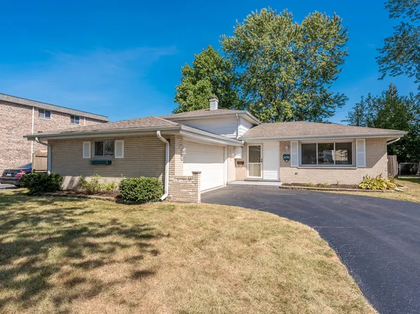 18301 Hickory St, Lansing, IL 60438