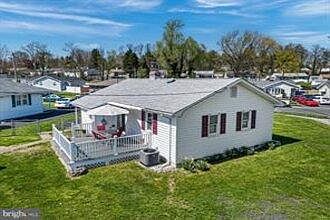 2nd image of 3800 Evelyn Dr