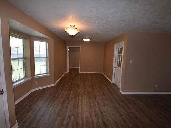4th image of 402 Marcus Dr