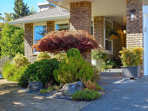 2nd image of 3610 Arbutus Dr N