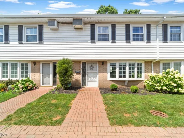 10 Meadowlawn Dr Unit 4, Mentor, OH 44060