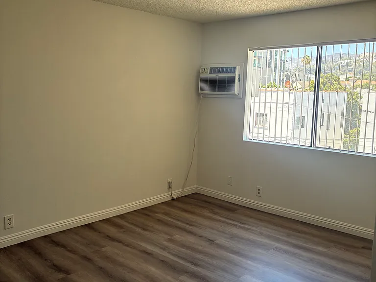 1406 N Serrano Ave #206 — Photo 5
