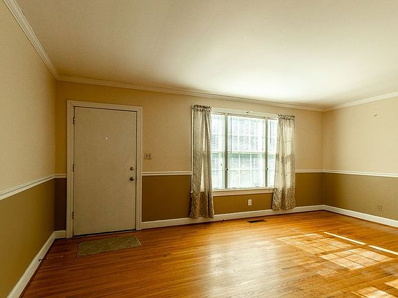 5th image of 2556 Lakeland Dr
