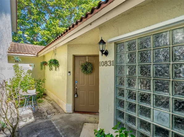 10831 NW 3rd Ct, Pembroke Pines, FL 33026