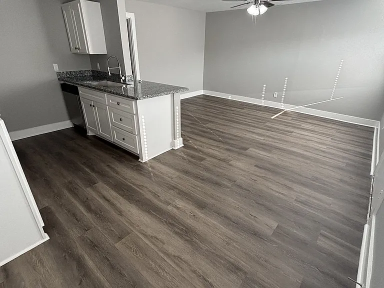 Avondale Apartments — Photo 13