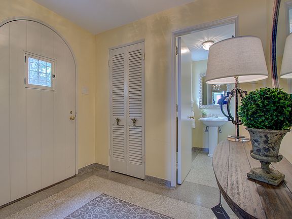 5th image of 5762 N Shore Dr