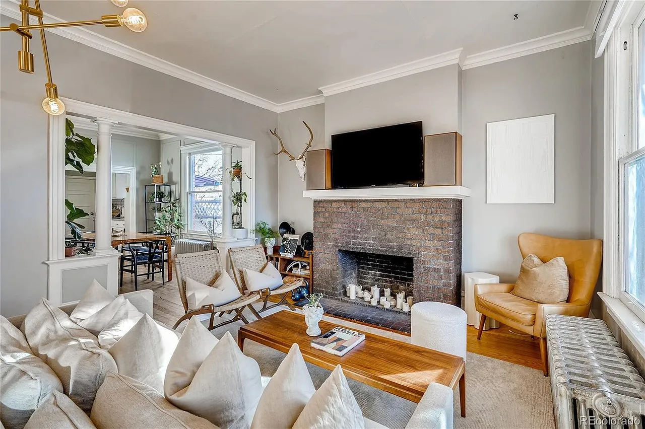 2 bed, 1150 sqft, $2,745 — Photo 2