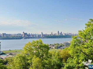 1 Horizon Rd APT 605, Fort Lee, NJ 07024