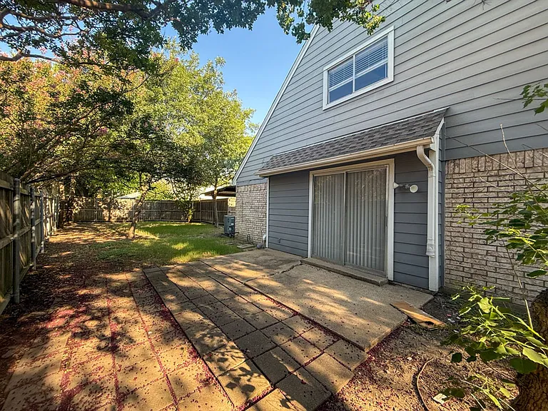 612-614 Towne House Ln — Photo 32