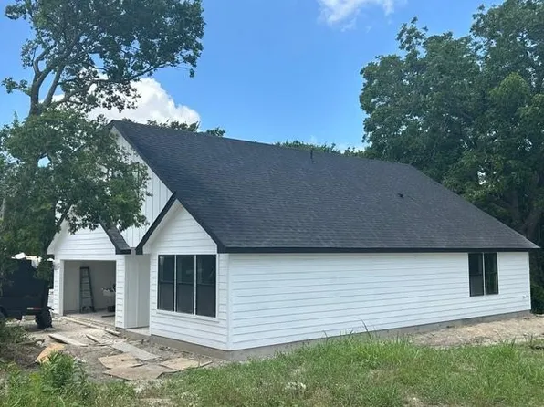106 E Miller St, Whitewright, TX 75491