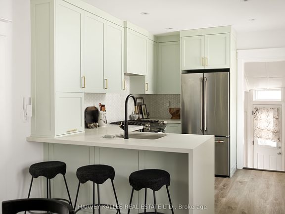 3rd image of 84 Coleridge Ave