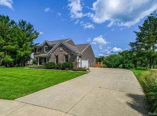 32 Fox Point Ct NE, Ada, MI 49301