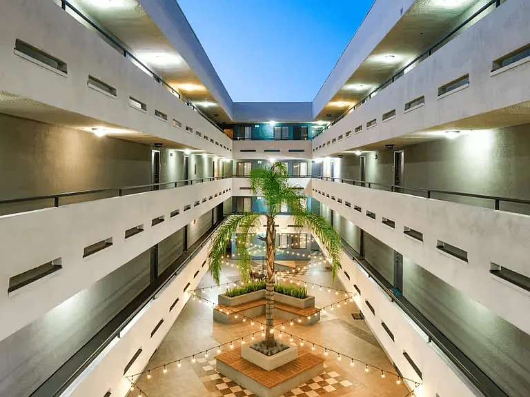 Vue at Laurel Canyon — Photo 16
