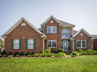 5005 Hunters Point Cir, Louisville, KY 40216