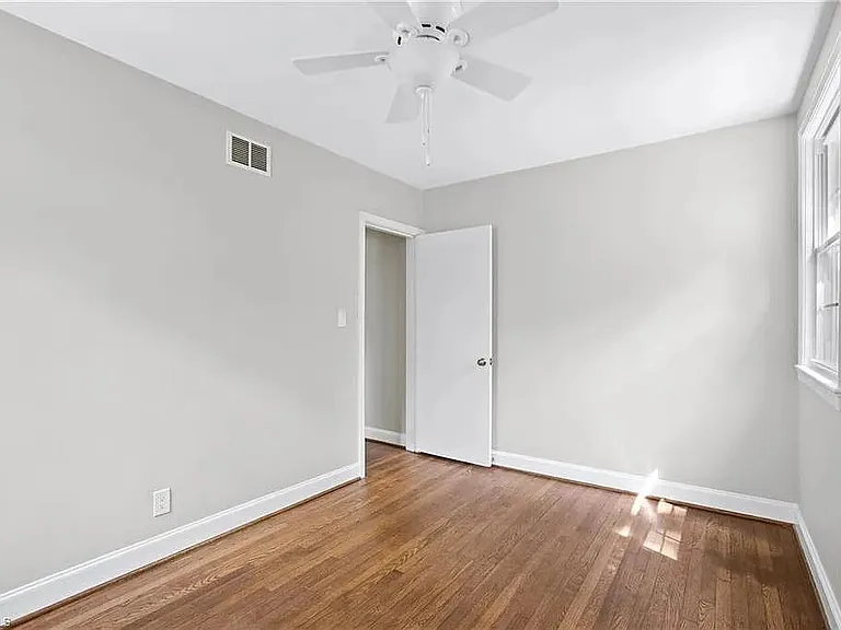 1409 Chelsea St — Photo 17