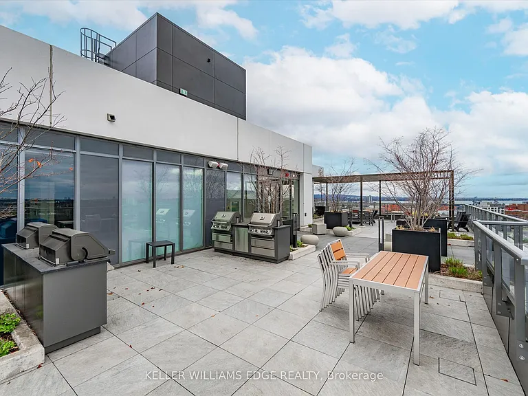 212 King William St E #418 — Photo 33