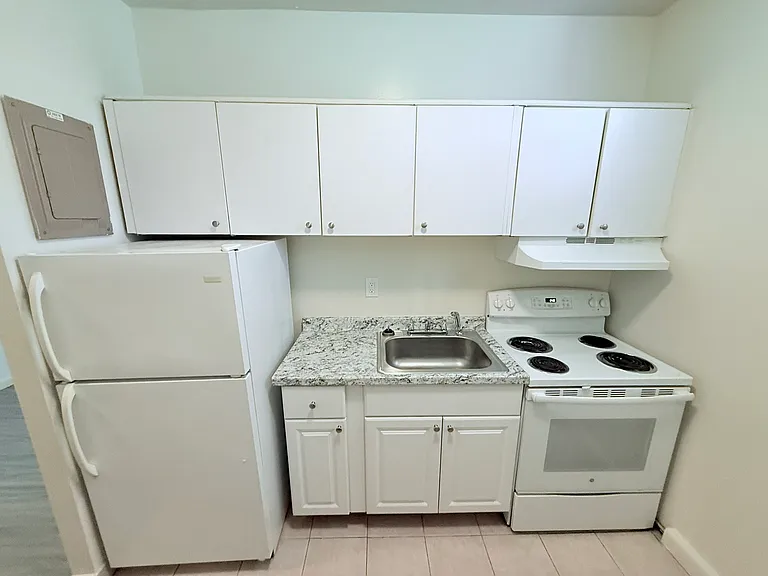 23 Oakwood Ave — Photo 3