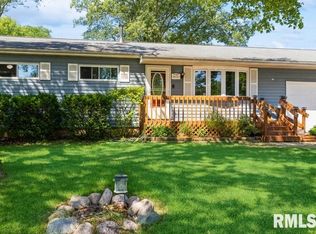 1412 11th St, Silvis, IL 61282