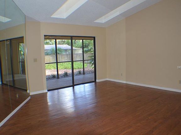 5th image of 2710 Laurel Oak Dr
