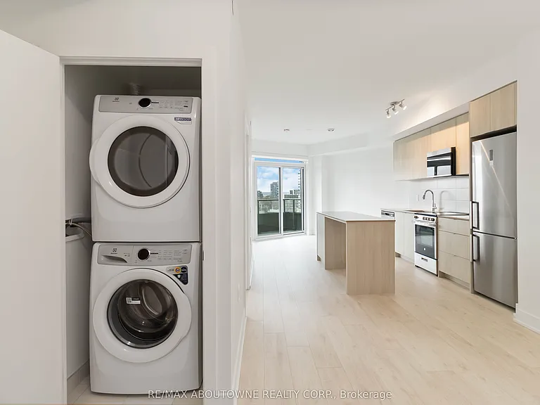 2088 James St #1109 — Photo 19