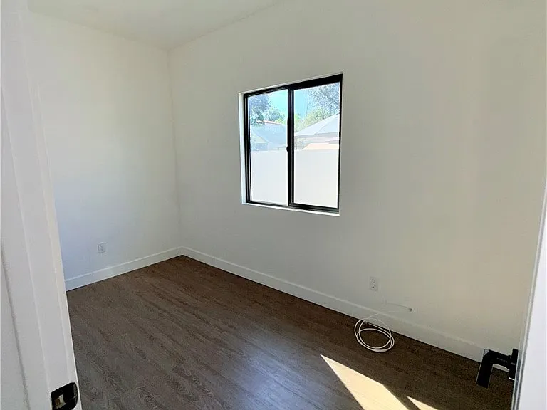 1664 Glen Ave — Photo 27
