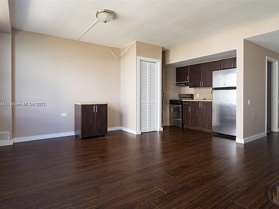 3rd image of 1250 West Ave APT 9R