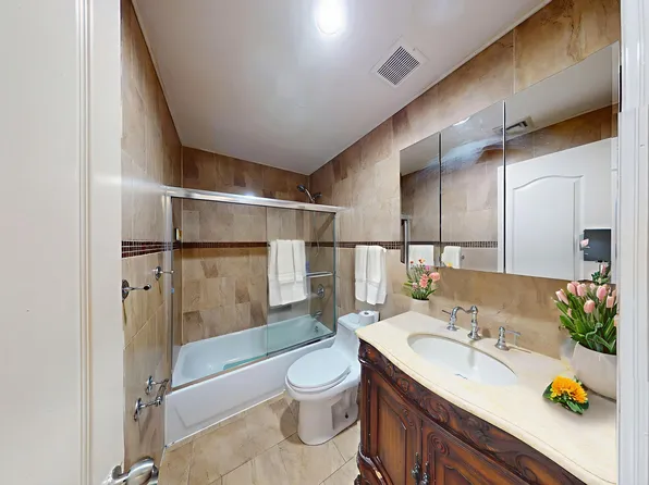 542 Brooklyn Avenue image 6 of 18