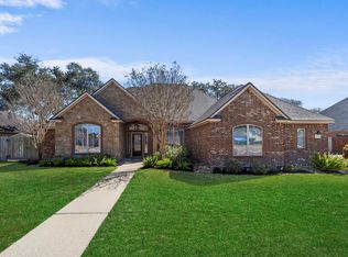 1012 Enchanted Oaks Dr, Angleton, TX 77515